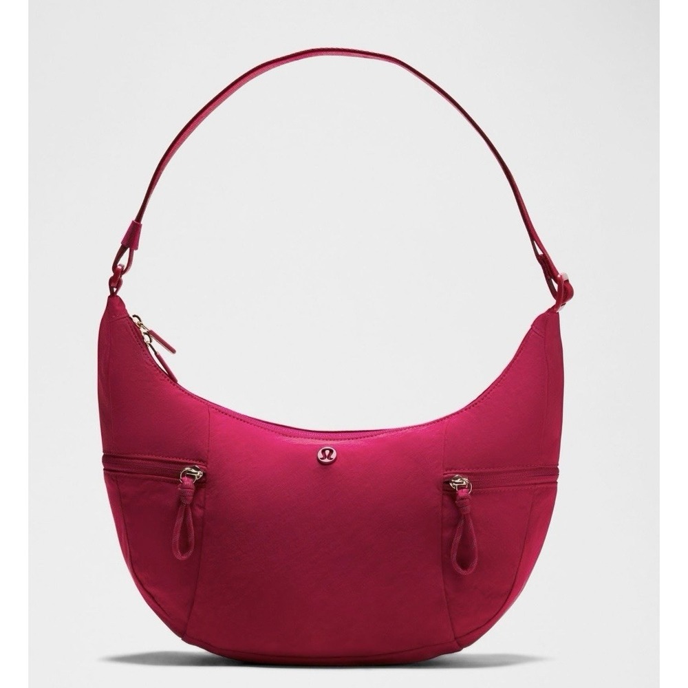 Lululemon Slouchy Sling Bag 6L OS Berry Rumble/Gold NWT‎